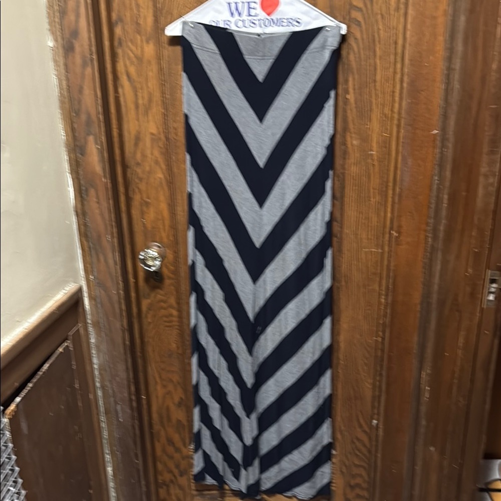 Banana Republic Maxi Skirt in Black and Gray